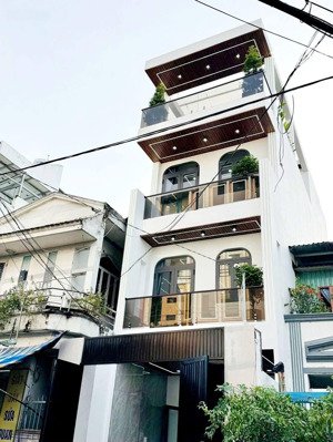 tôi cần bán gấp nhà đường kỳ đồng - q3, 82m2. đang cho thuê 33 tr/th. gần bv tai mũi họng