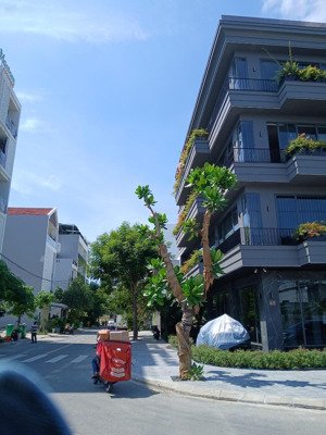 cần bán gấp lô đất khu khuê mỹ sát hồ xuân hương, cách biển chỉ 200m 90m2 ngang 5m, giá 1x tỷ