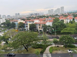 bán ch garden court 2- pmh- quận 7. dt 99m2 - nhà trống 2pn-2wc thích hợp mua về decor. giá 9.8 tỷ