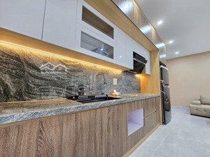 12 tỷ- phố nguyễn đình chiểu - nhà mới 5 tầng thang máy - hiếm có