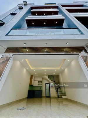 sài đồng 7.x tỷ nhà đẹp 5 tầng gần 40m ô tô vào nhà gần trường tiểu học sài đồng