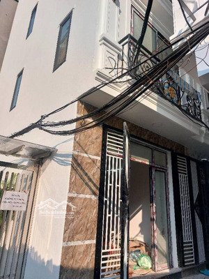 phố việt hưng, lệ mật nhà 5 tầng 32 m2 mới 20 m ra phố giá 6,3 tỷ