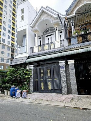 bán nhà đẹp gần ql1k làng đhqg vị trí: ngay chung cư bcons trần đại nghĩa, sát căn góc