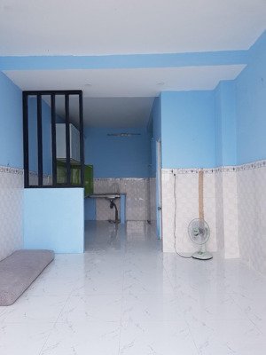 nhà nguyên căn 2pn - kế bên đh nguyễn tất thành