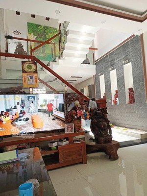 bán nhà 3 tầng kiên cố mặt tiền chính hữu, vị trí vip gần biển phạm văn đồng