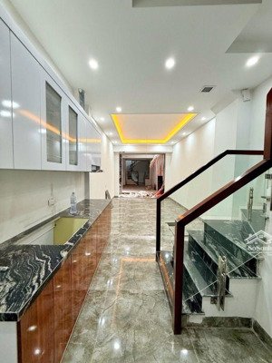 hồ tùng mậu, dt 35m2, 5 tầng, 4pn, chỉ 7.35tỷ. call e thủy để đi biết thông tin