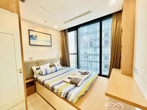 chủ gửi cho thuê căn hộ 2pn cao cấp vinhomes golden river - bason tại trung tâm quận 1