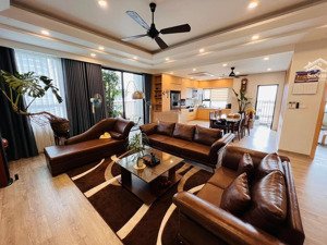 nhà em cho thuê căn hộ 142m2,4pn full đồ giá 20tr/tháng toà e1 ciputra.lh 