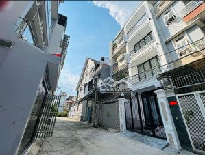 nhà 4 tầng, oto ngủ sân, xa lộ hà nội, gần ga metro bình thái dt 135m2, ngang 8.5m, chỉ 8.9 tỷ