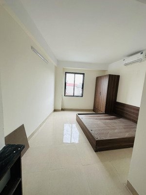 cho thuê phòng trọ khép kín + sân phố đội cấn, ưu đãi chỉ 4.5 triệu/th, full đồ, điện nước giá dân.