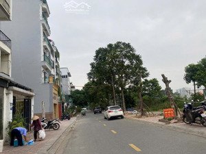 bán nhà phân lô kđt sài đồng -vỉa hè:3m. kinh doanh- xây toà văn phòng đẹp.dt: 179m2,mt:8.5m2