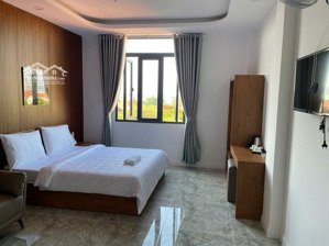 cần bán gấp khách sạn vsip thuận an bình dương 6 tầng phong thủy tốt