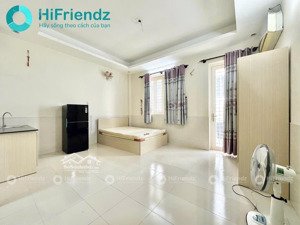 phòng full nội thất ban công gần ngã tư thủ đức, hutech, khu công nghệ cao