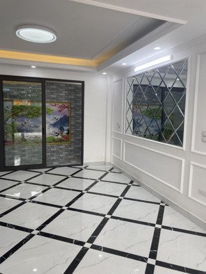 bán nhà cổ điển thanh trì 5 tầng mới thiết kế hiện đại sang trọng