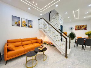 bán nhà phạm văn bạch, tân bình phù hợp gia đình