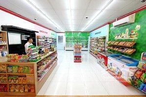 cho thuê nhà mặt phố nguyễn khánh toàn. dt 170m2, mt 8m, vỉa hè siêu rộng, giá thuê 35tr 