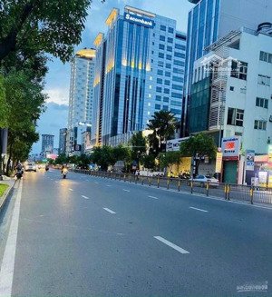 bán nhà chính chủ mặt tiền đường 3/2 ,phường 12,quận 10,ngay hà đô,dt 5x17 + 4 tầng