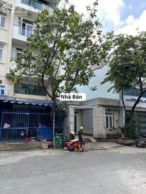 Nhà đẹp đường nhựa 12m khu Chợ Nông Sản Thủ Đức, sổ hồng 74m2 bán gấp 6,x tỷ