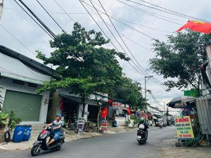 nhà diện tích lớn thích hợp khai thác chdv - vài trăm mét tới ga metro, xa lộ hà nội - giá: 13 tỷ