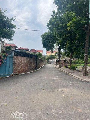 bán đất đa tốn ô tô vào cửa, đất vuông vắn, ngõ thông.