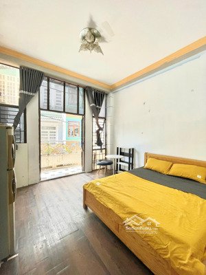 cho thuê phòng bancol - siêu thoáng ngay công viên hoàng văn thụ, khu sân bay