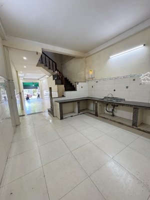bán nhà mặt tiền kinh doanh 7,5m