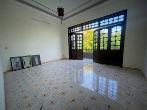 bán nhà 4 tầng mặt tiền biển nguyễn tất thành - hải châu, dt 125m2, 2 mặt thoáng trước và sau