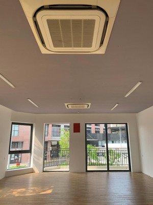 cho thuê nhà mặt phố góc 2 mặt tiền đường 51 đối diện cc the sun avenue, 65 triệu, 500m2