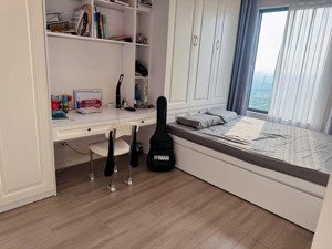 cần bán căn góc 112m2, 3 ngủ, 2vs, tầng đẹp, nhà đẹp, chung cư park kiara lê trọng tấn. 