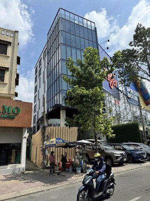 chuyển nhượng tòa nhà mt nguyễn hữu cảnh, ngay nút giao các quận, hầm 9 tầng hđt 1,431 tỷ/th 280 tỷ