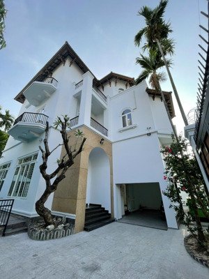 biệt thự hồ bơi + ngay xuân thủy quận 2 - 14x20m - 3 tầng - giá 100 triệu