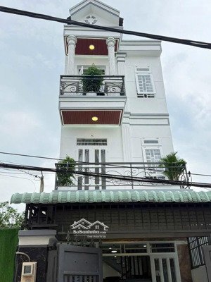 bán nhà đẹp 1 trệt 2 lầu ngay ngã tư ga đường hẻm 6m (4x18m) chỉ 5tỷ250