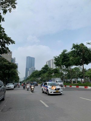 nhà mặt phố văn cao-ba đình-sát hồ tây-vỉa hè-ô tô vào nhà-thông sàn-110m-5t-mặt tiền 5.8m