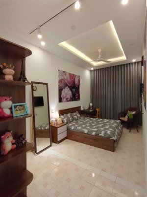 đúng hình đúng giá - căn hộ dịch vụ 30m2 ban công ngay chợ vườn chuối, bàn cờ, bệnh viện bình dân