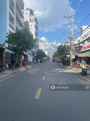 nhà ngan 5.5m mặt tiền đường kinh doanh quận 7 có 126m2. chỉ 14 tỷ tl
