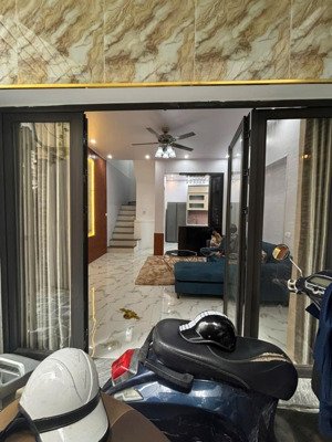 chủ rất cần tiền bán gấp, mới đẹp, nhà thoáng sáng, đủ công năng, 46m2