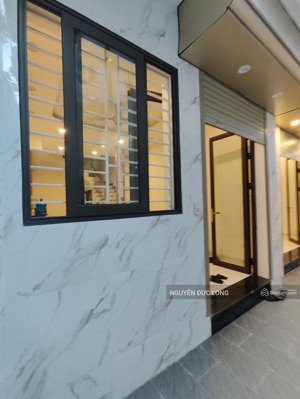 ngõ 175 lạc long quân- dt:34m x 5 tầng - mặt tiền 4m - chào 8.5tỷ có thương lượng