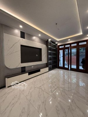 nhà mới koong 6tầng thang máy kinh doanh on,thông mặt phố ngọc lâm, full nội thất 60m2 chỉ 11.2 tỷ