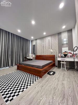 BÁN NHÀ MẶT TIỀN,FULL NỘI THẤT,ĐƯỜNG D5A, PHÚ MỸ,QUẬN 7, 4 TẦNG,90M2,5PN- GIÁ 16.3 TỶ