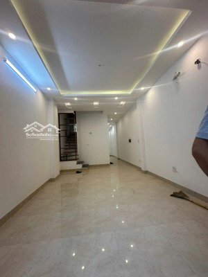 mặt ngõ đại từ - 6 tầ ng thang máy - ngõ thông kinh doanh - gần hồ - chỉ 10m ra ô tô - dòng tiền.