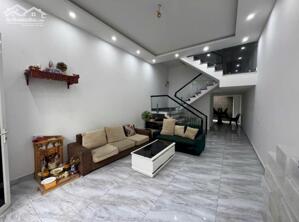  Cho thuê nhà 2,5 tầng ngõ Đà Nẵng thông tái đinh cư Vườn Mơ oto vào sân