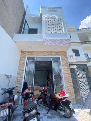 nhà xây dựng tâm huyết cần bán gần chợ hoá an phường biên hoà. dt: 60m2. giá: 3tỷ3 đường 8m