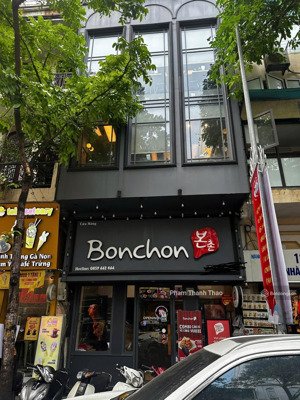 chính chủ cho thuê nhà mặt phố nhà thờ 100m2, 3 tầng, mặt tiền 5.2m giá 6000$ - lh e gấp