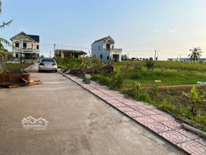 mình cần bán mảnh đất tại thị trấn quất lâm 96m2, giá 1,06 tỉ. cách biển 300m