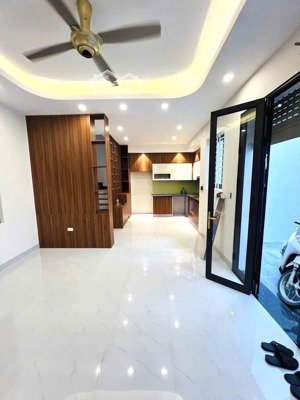 bán nhà lạc long quân - 34m chỉ 8,5 tỷ