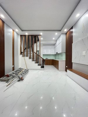 bán nhà khương trung - 30m x 5 tầng - nhà mới ở ngay - ô tô cách nhà 50m