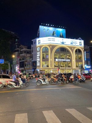 khan hiếm - góc 2mt tôn thất tùng, quận 1 - dt: 8x10m - 4 tầng - hđ thuê 100 triệu - giá 50 tỷ