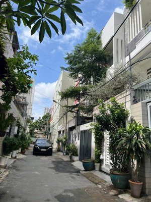 thay đổi nhu cầu ở nhà lớn hơn , cần bán gấp nhà 4 tầng đường 20 ngay gigamaill phạm văn đồng