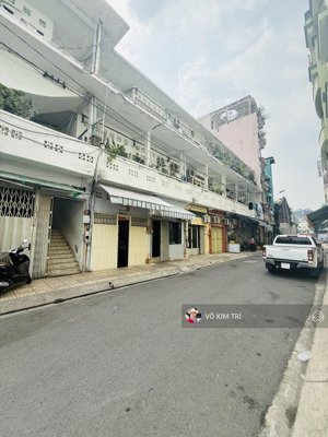 cc mặt tiền xóm chỉ 84m2 shr vĩnh viễn lầu 2 giá 2,7tỷ lh: mr. trí