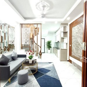 siêu hiếm phúc lợi 32m2- chỉ 5.2 tỷ- ngõ nông -full nội thất- ôtô 5 tạ đỗ cửa - sân để xe thoải mái